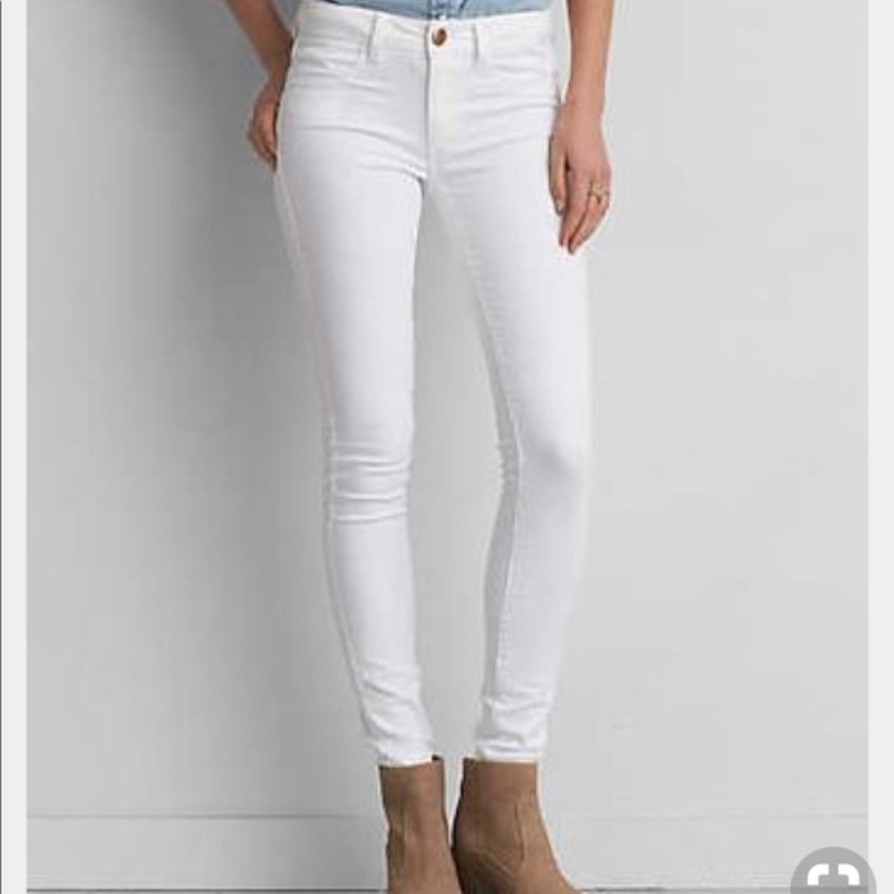 SOLD American Eagle White Super Stretch Skinny Jeans